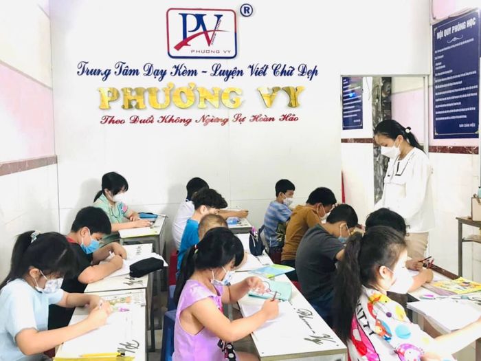 Trung Tâm Dạy Kèm - Luyện Chữ Đẹp Phương Vy hình 1