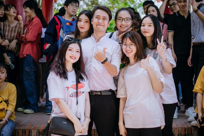 Hình ảnh lớp Văn Thầy Nhật - 2