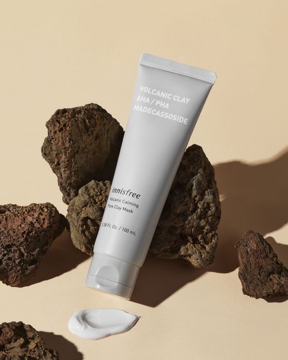 Ảnh 2 của mặt nạ đất sét làm dịu lỗ chân lông Innisfree Volcanic Calming Pore Clay Mask 100ml