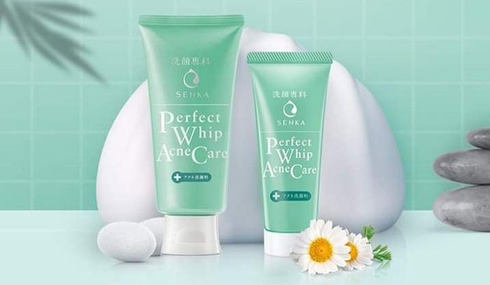 Sữa rửa mặt chiết xuất hoa cúc Senka Perfect Whip Acne Care với hình ảnh 2