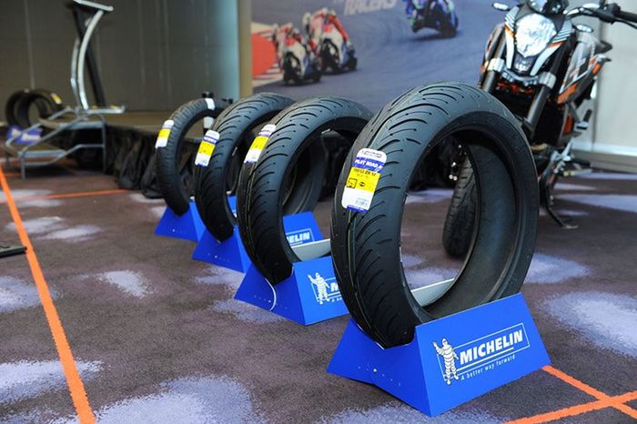 Hình ảnh lốp xe máy Michelin 1