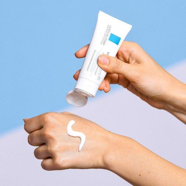 La Roche-Posay Cicaplast Baume B5 có kết cấu kem gel, thẩm thấu nhanh chóng, mang lại cảm giác thoáng mát. Xem ảnh 2