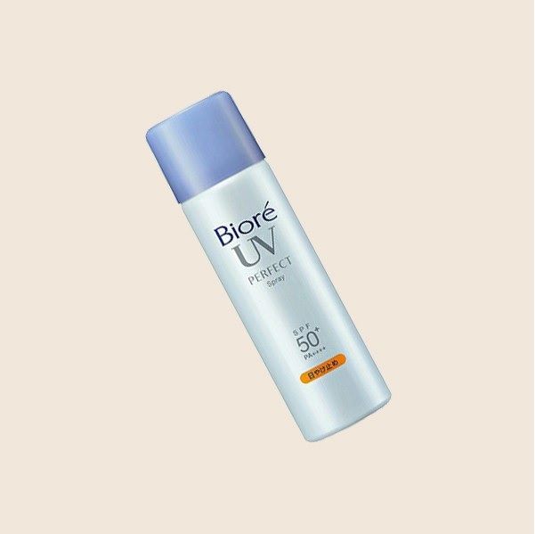 Xịt chống nắng Biore UV Spray SPF 50+ không để lại cảm giác nhờn dính và không tạo lớp màng trắng trên da, hình ảnh 2