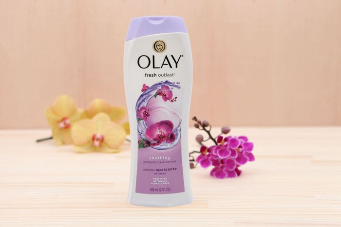 Hình ảnh 2 của sữa tắm Olay Fresh Outlast Soothing Orchid & Black Currant