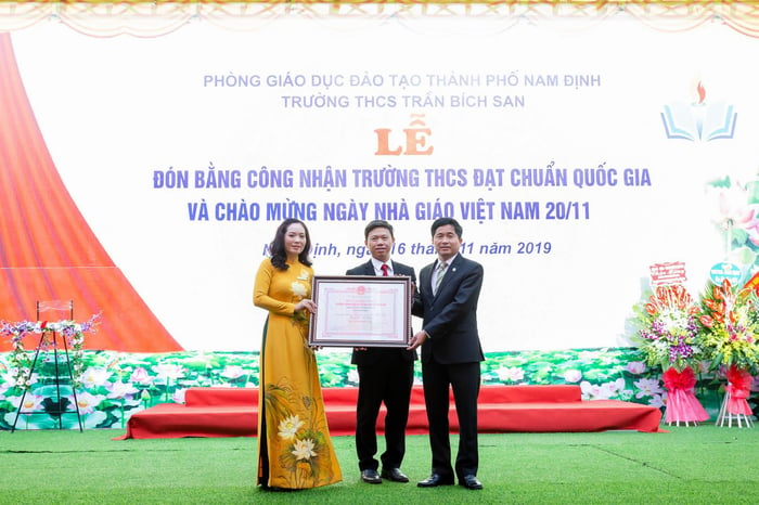 Hình ảnh 1 của Trường THCS Trần Bích San