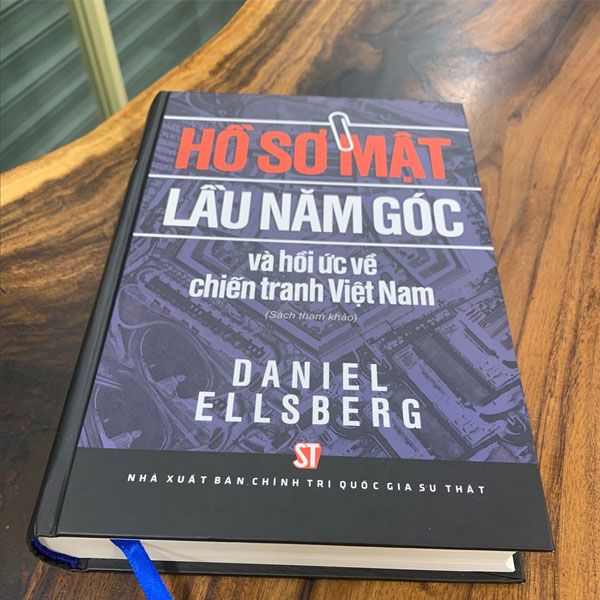 Bìa sách Hồ sơ mật Lầu Năm Góc và hồi ức về chiến tranh Việt Nam - Daniel Ellsberg, ảnh 1