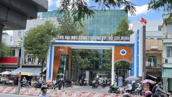 So sánh điểm chuẩn Đại học Công Thương 2024 với năm 2023