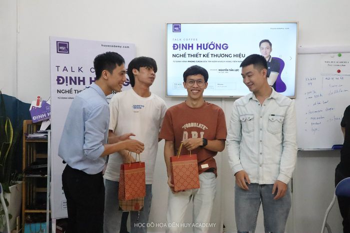 Huy Academy - Đào tạo Thiết kế Đồ họa & Nhiếp ảnh - Hình ảnh 1