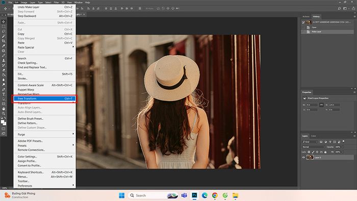 Bước 3: Trong thanh menu, chọn Edit và sau đó chọn Free Transform