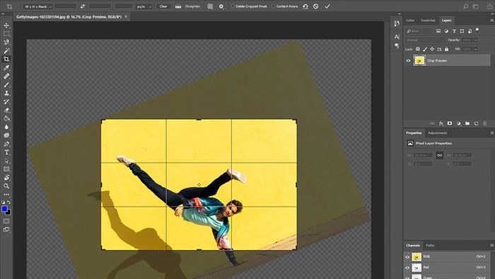 Tại sao cần thực hiện xoay hình trong Photoshop?