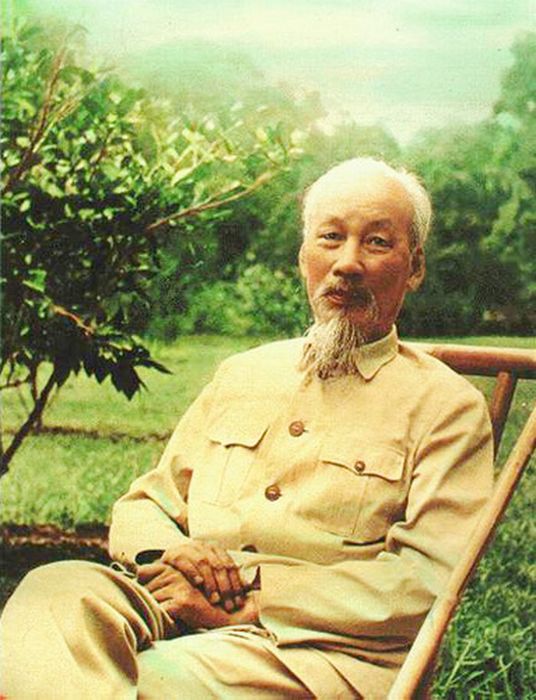 Ảnh chân dung Hồ Chí Minh 1