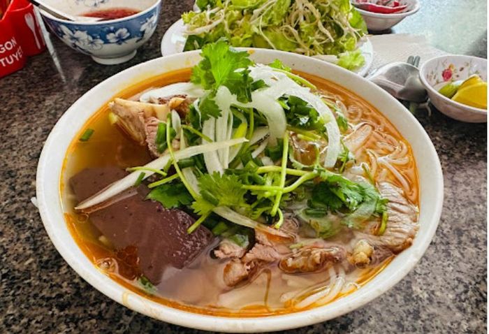 Bún bò VÂN HƯỜNG - Hình 2