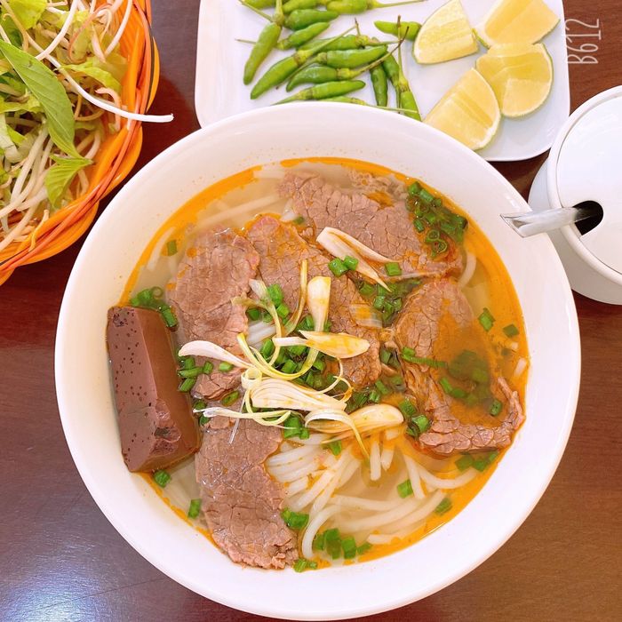 Bún Bò Huế Cô Hoa - Hình ảnh 2