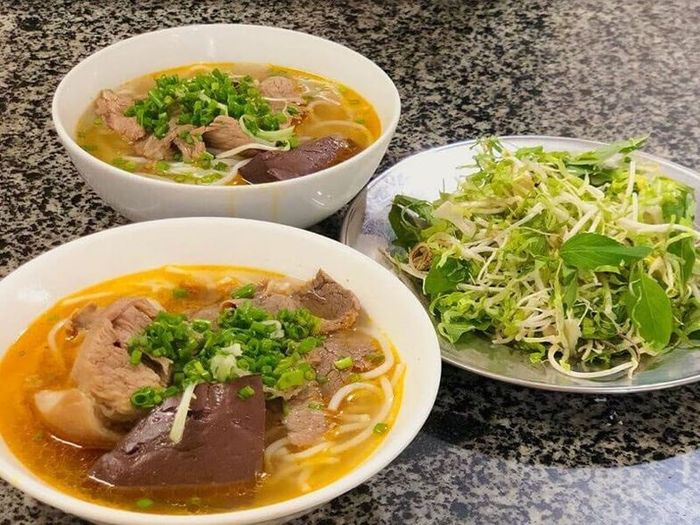 Bún bò Huế O Thi - Hình ảnh 1