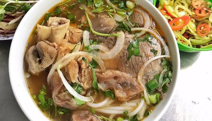 QUÁN BÚN BÒ HẺM - 35 LÝ THÁNH TÔN - Hình ảnh 2