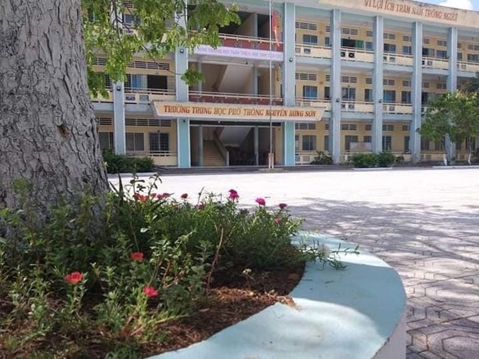 Trường THPT Nguyễn Hùng Sơn - Hình 2