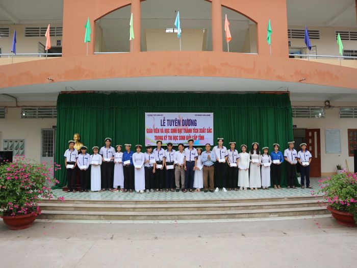 Hình ảnh Trường THPT Hòn Đất 1