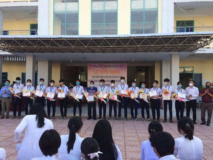 Hình ảnh Trường THPT Nguyễn Trung Trực - Kiên Giang 1