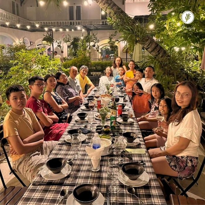 Hình ảnh Lê House Charcoal Grilled & Wine 2