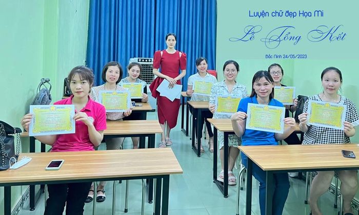 Hình ảnh lớp học chữ đẹp Họa Mi 1