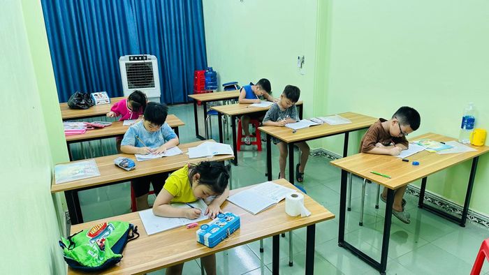 Hình ảnh lớp học chữ đẹp Họa Mi 2