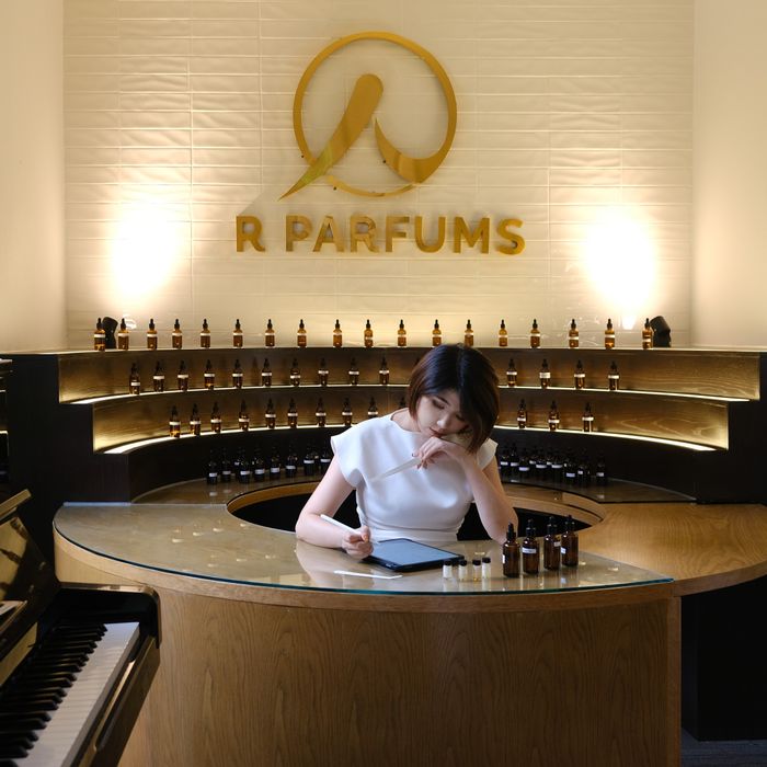 Hình ảnh R Parfums 1