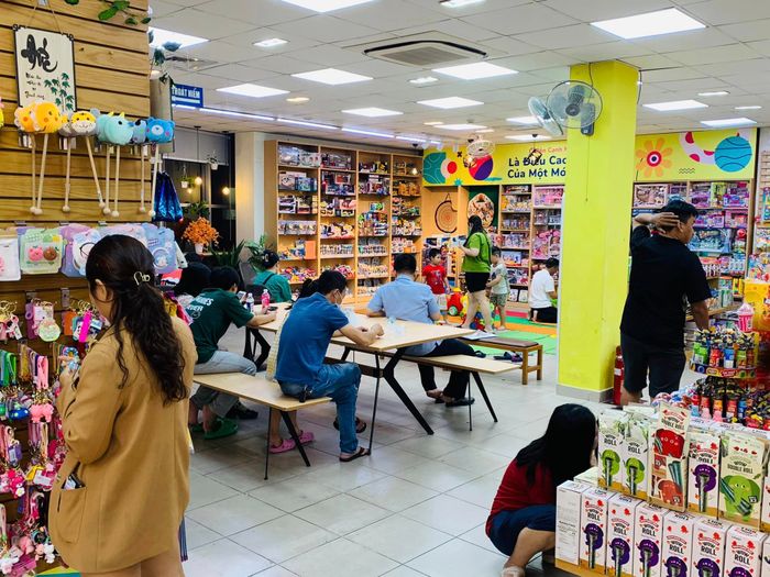 Hình ảnh Nhà Sách Fahasa Tân Định 3