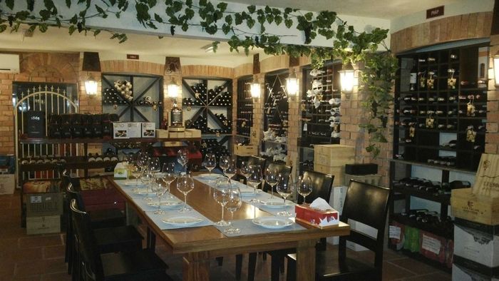 Hình ảnh Wine Cellar & Spirits Hùng Bích BMT số 2
