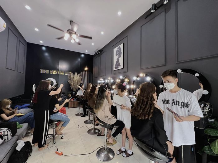 Ảnh 1 của Học viện Nghệ thuật Makeup Tien Nguyen