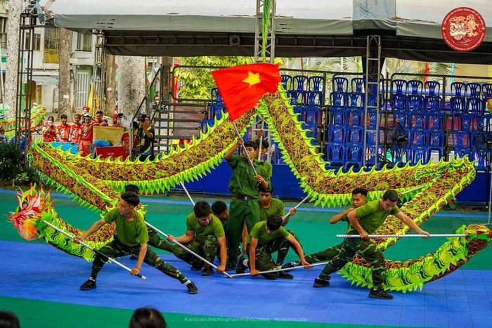 Đoàn Lân Sư Rồng Hồng Nghệ - Ảnh 2