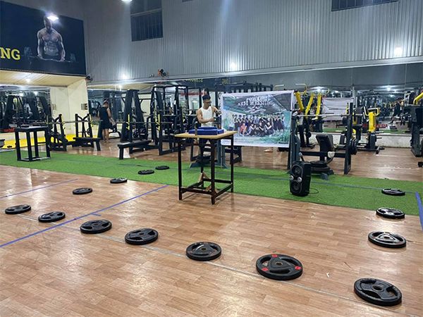Phòng tập sạch sẽ, thoáng khí, thiết bị phong phú ảnh 2