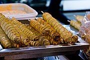 Khoai tây xoắn bán như món ăn vặt đường phố