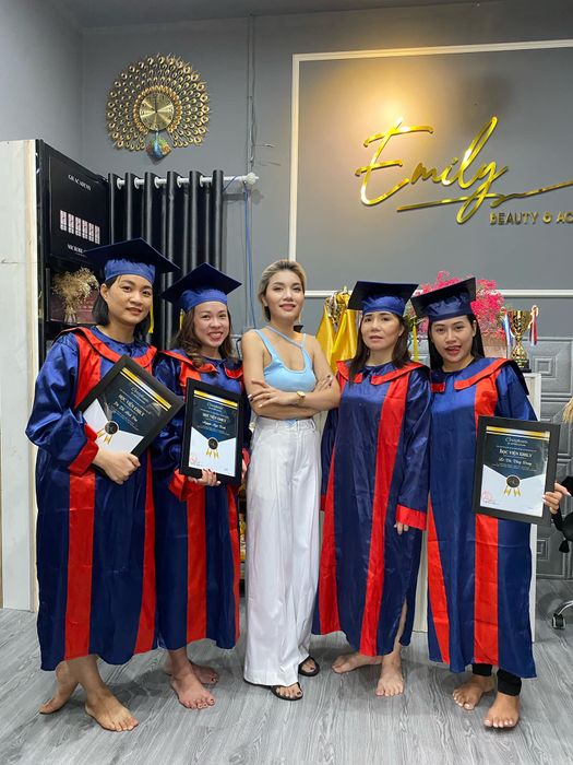 Học Viện Làm Đẹp Emily với ảnh 1