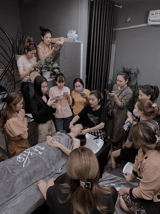 Ảnh 2 của Emily Beauty & Academy