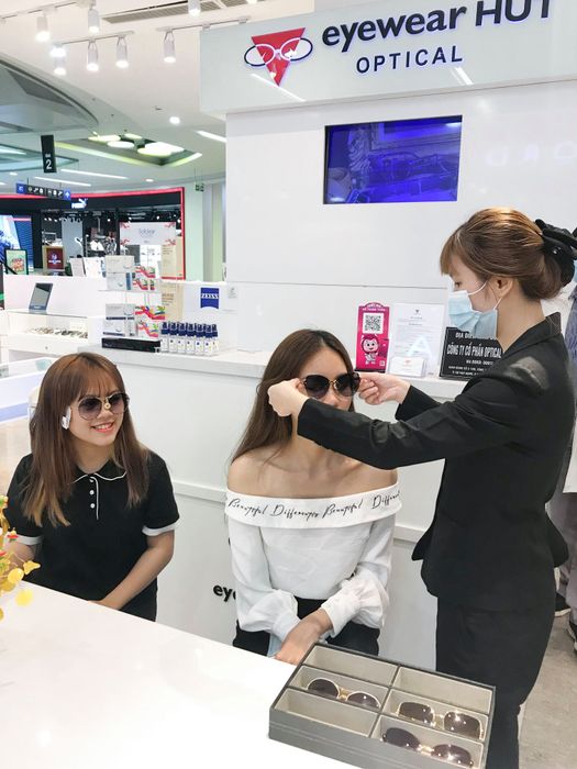 Ảnh của Eyewear Hut 2