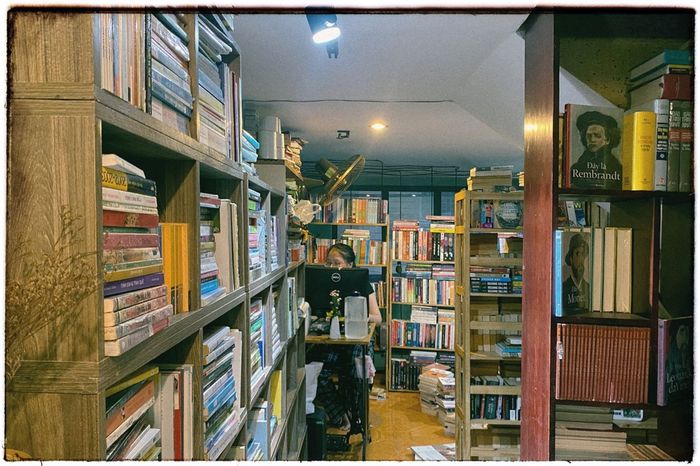 Ảnh 1 của quán Slowee Coffee and Books