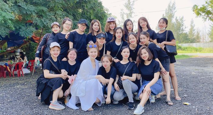 LeeDung Makeup (người mặc áo trắng) ảnh 3