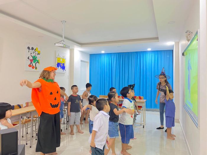 Học Tiếng Anh Với Giáo Viên Nước Ngoài - SMF hình 1