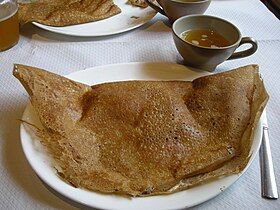 Bánh kếp và cider là những đặc sản nổi tiếng của vùng Brittany