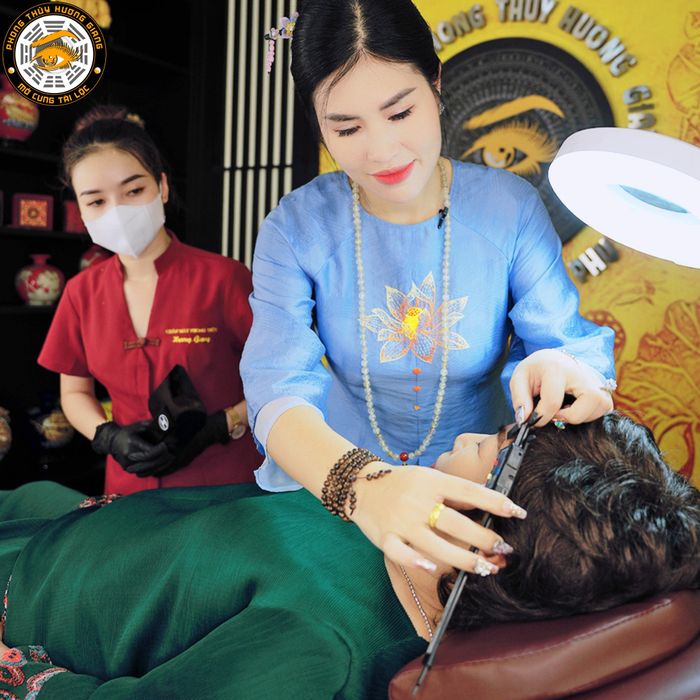 Hình ảnh chân mày phong thuỷ Hương Giang 2