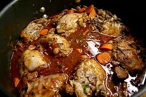 Gà nấu rượu vang