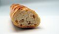 Bánh mì Pháp thường được thưởng thức cùng với các bữa ăn