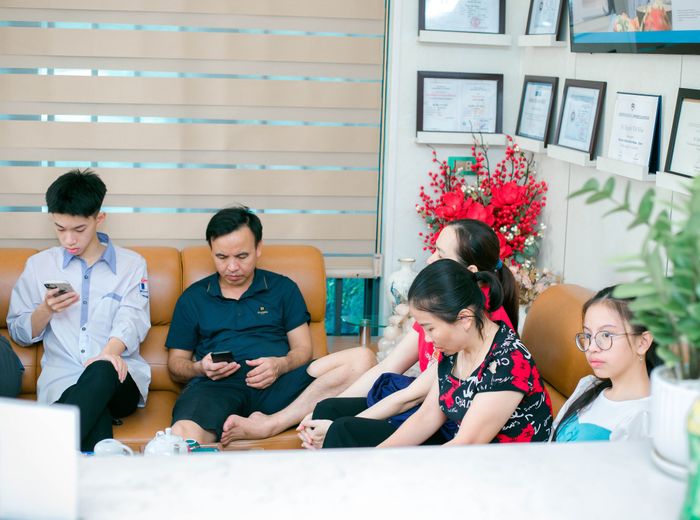Nha Khoa Cẩm Tú - Bác sĩ Hùng ảnh 1