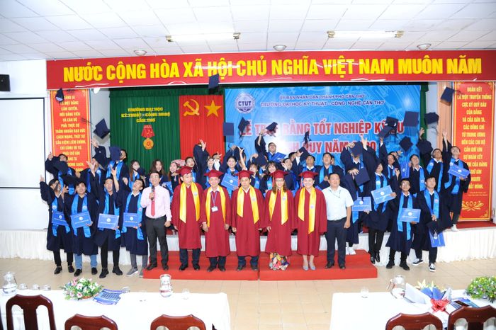 Trường Đại học Kỹ thuật - Công nghệ Cần Thơ ảnh 1