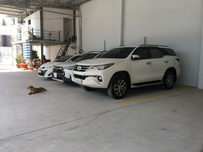 Hình ảnh Bãi Đỗ Xe Anh Quốc