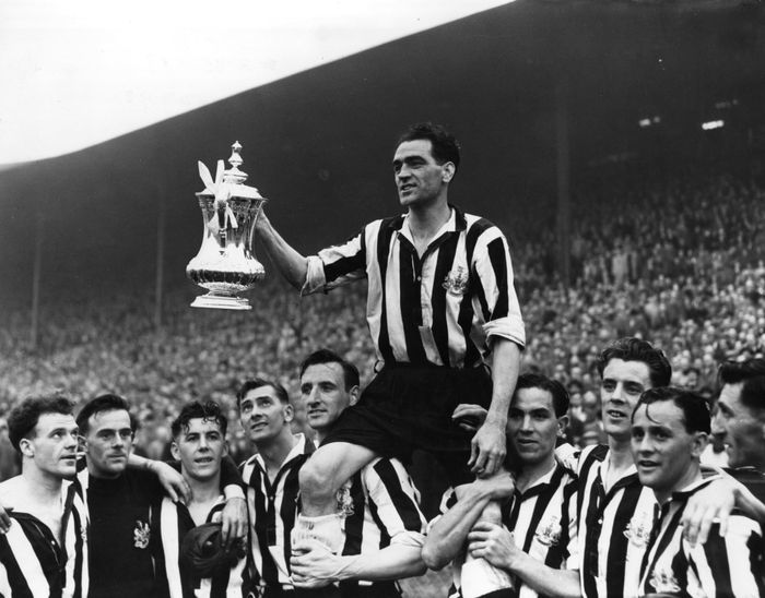Khoảnh khắc Newcastle United ăn mừng chức vô địch năm 1955 ảnh 1