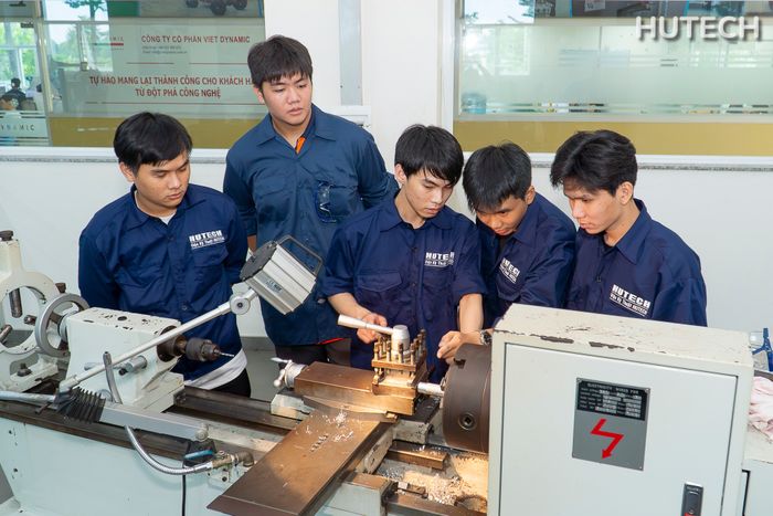 Ảnh Trường Đại học Công nghệ TP.HCM - HUTECH