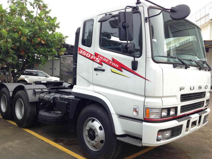 Hình ảnh xe đầu kéo Fuso số 2