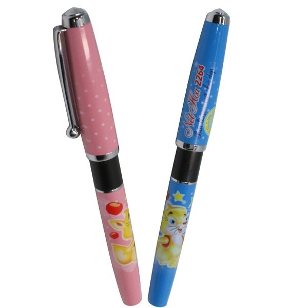 Thân bút tròn, to như ngón tay út của người lớn, đuôi bút hơi nhỏ hơn đầu một chút. ảnh 1