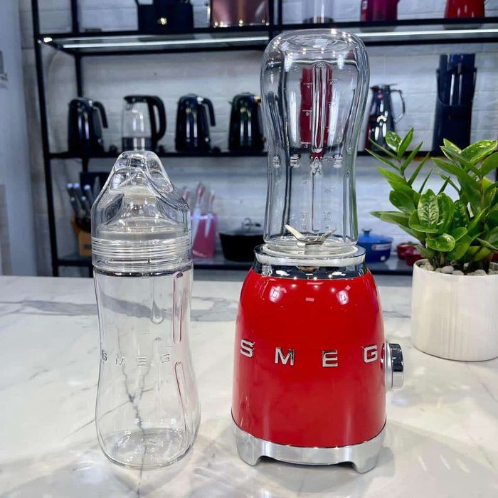 Hình ảnh máy xay sinh tố Smeg 1